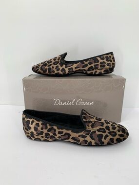 Daniel Green Meg slipper Leopard print fleece lined house shoe women new 7.5